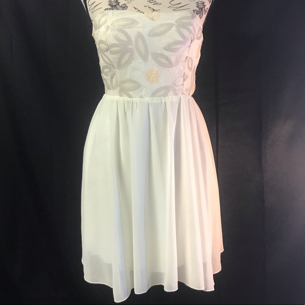 Miss Avenue White Flowy Sequined Flare Dress. Med